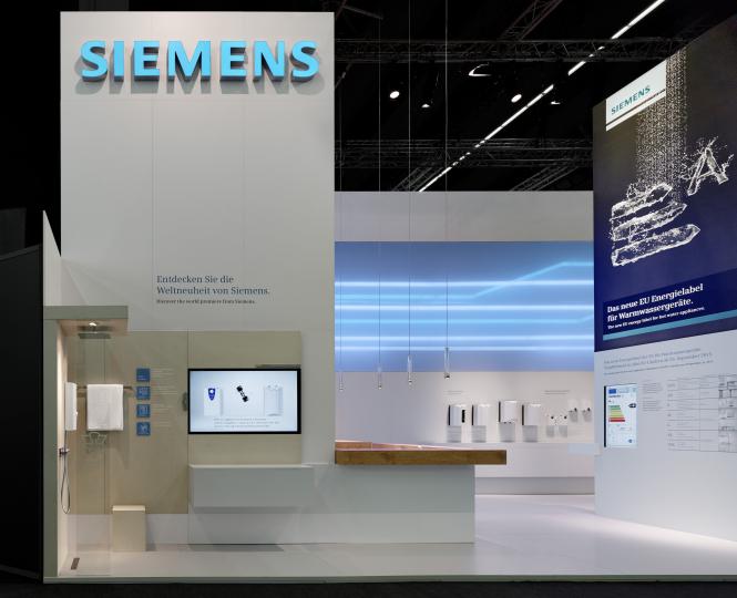 ... UND FRISCHE. AUFWÄNDIGE ANALOGE INSTALLATION MIT PLEXI RÖHREN UND LED 