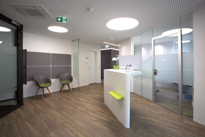 Check-In Theke und Backoffice