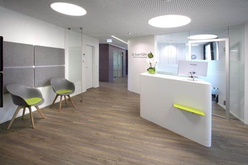 Empfangshteke mit Kurzwartebereich